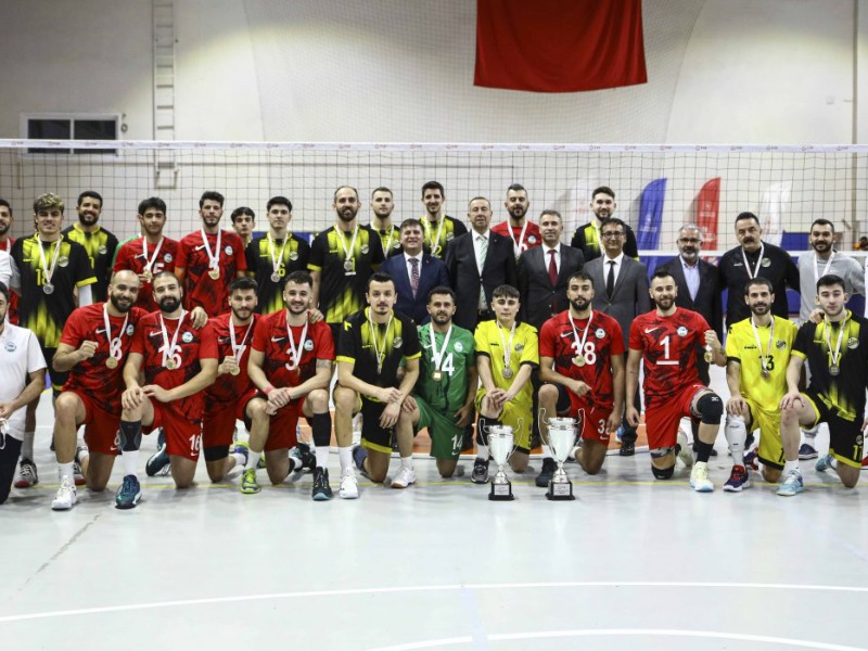  KONYA KARAPINAR ANADOLU LEOPARLARI ERKEKLER VOLEYBOL 1.LİGİNE YÜKSELDİ